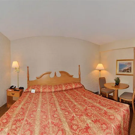 Econo Lodge Metro